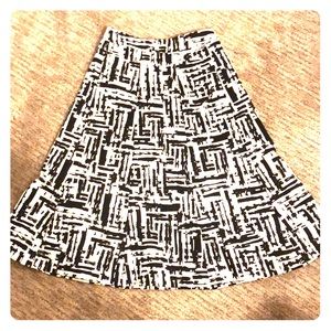 Forever 21 Aline skirt in black/white print